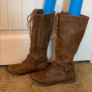 Lace up Mossimo boots